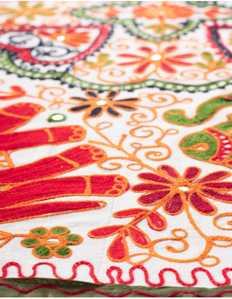 RTZ0302 – Rechteckiger bestickter Wandteppich mit Tieren