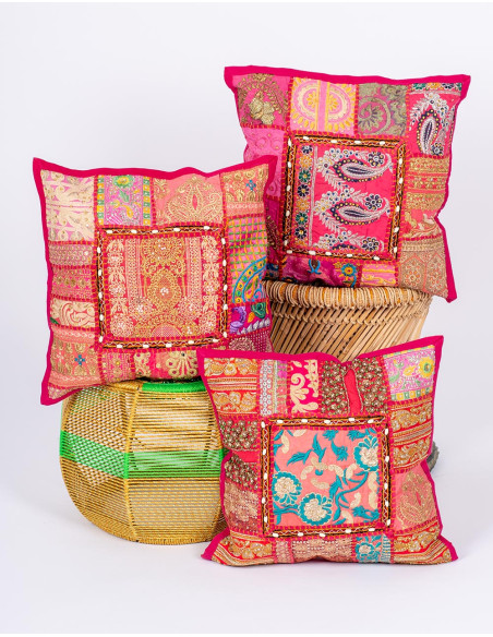 RCJ0031R - Housse de coussin rose faite main avec détails ethniques